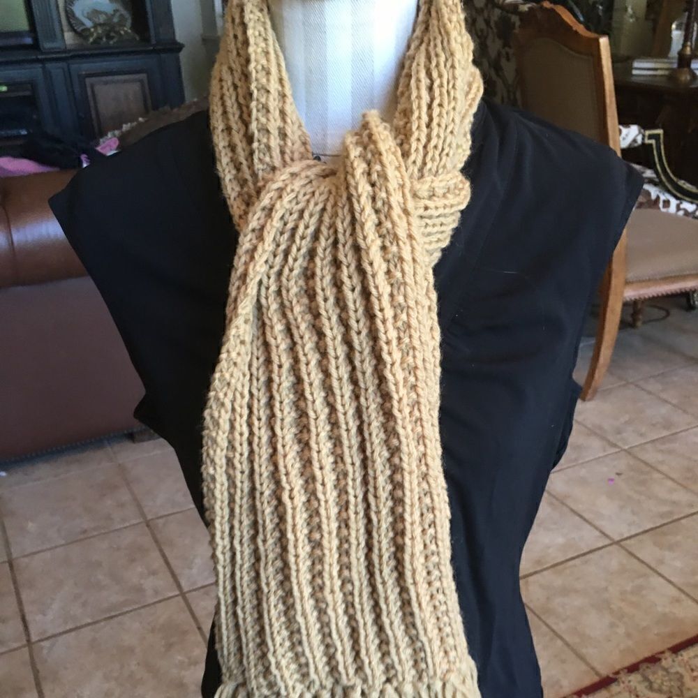 HOMEMADE HAND Knit Scarf!
